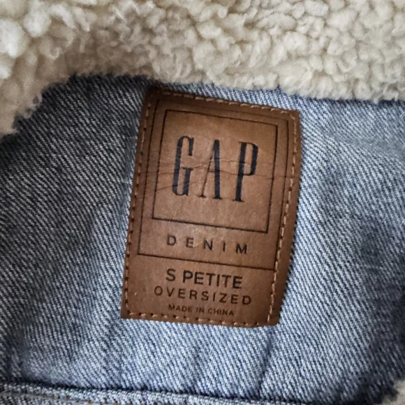 GAP Light Blue Denim Jacket with Soft White Collar - Picture 8 of 8